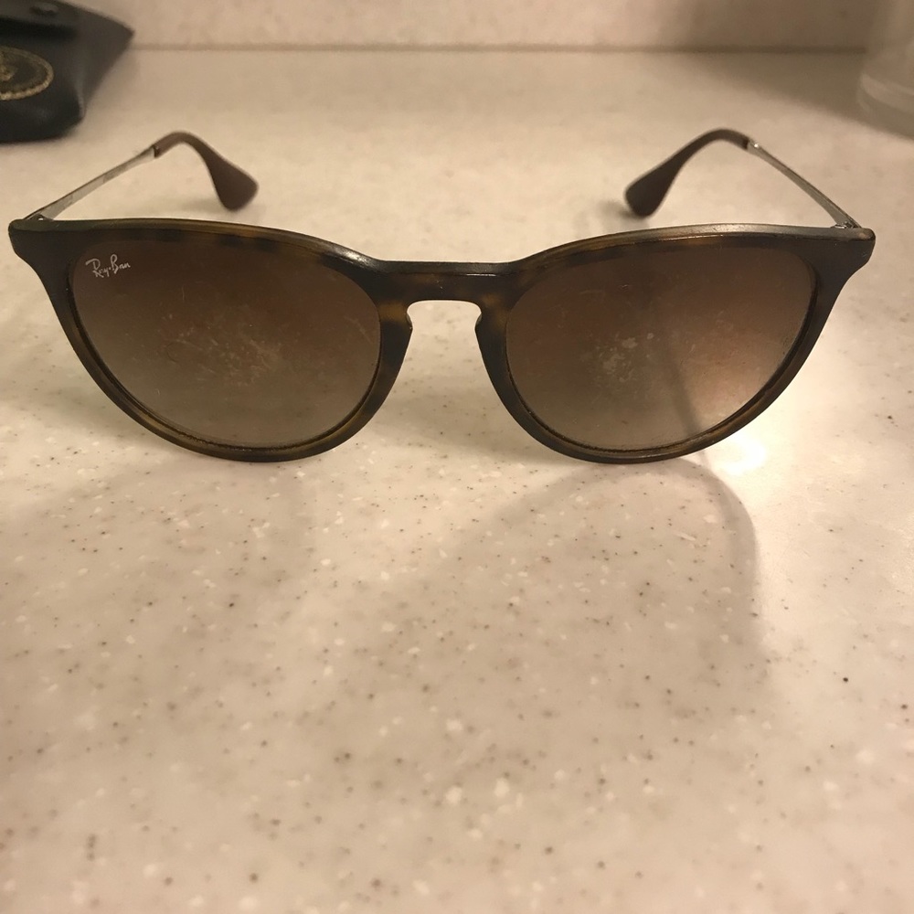 Tortoise brown Erika Ray•Ban